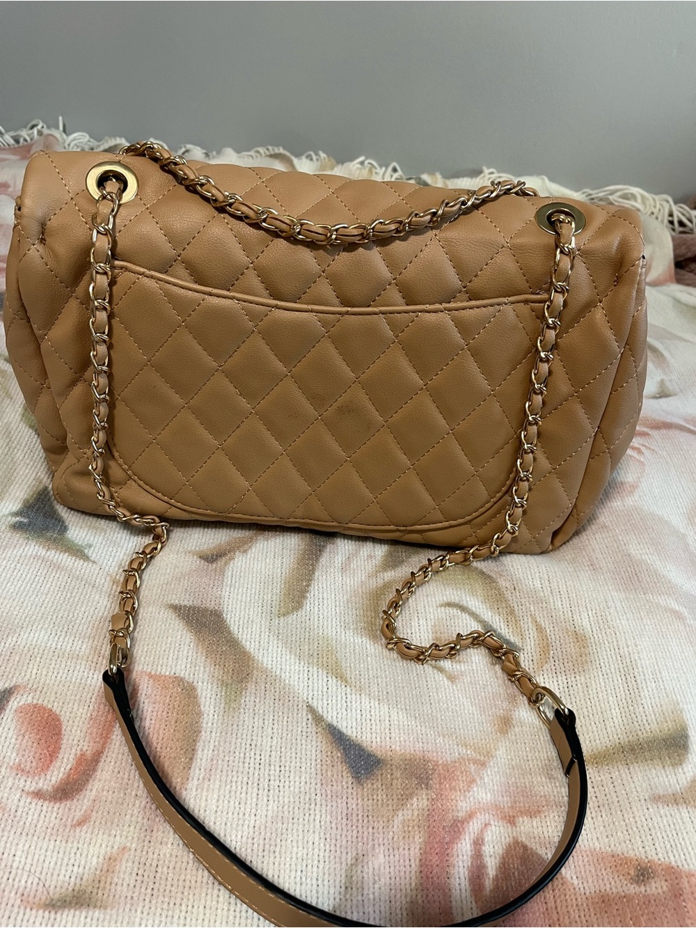 Quilted Shoulder Bag in Beige with Chain Strap - Picture 10 of 11